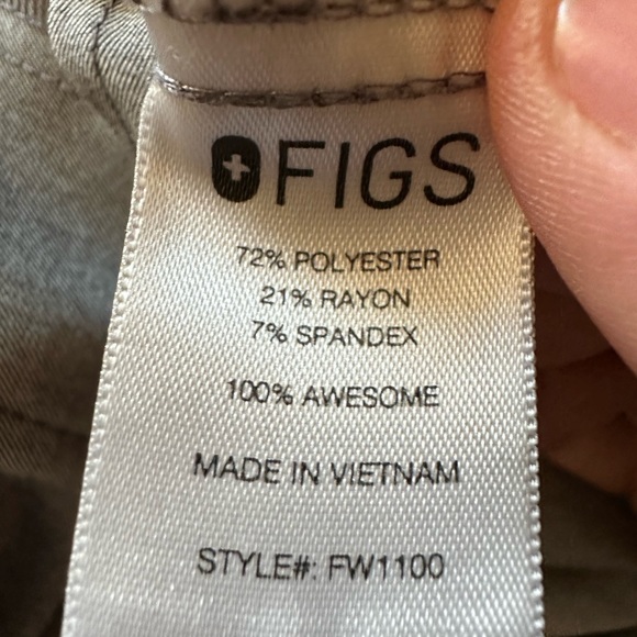 FIGS charcoal gray scrubs top. Size XL - Picture 6 of 6